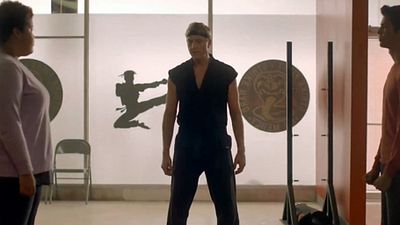 image de la news Cobra Kai : la suite de Karate Kid en série se dévoile 30 ans plus tard !