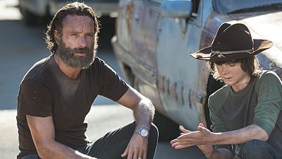 image de la news The Walking Dead : l'interprète de Carl réagit au départ d'Andrew Lincoln