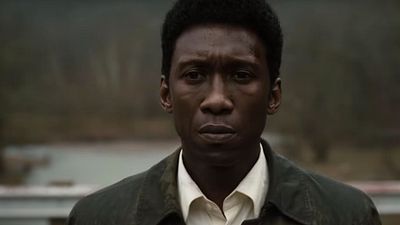 image de la news True Detective saison 3 : Mahershala Ali hanté par une affaire non-résolue dans la bande-annonce prometteuse