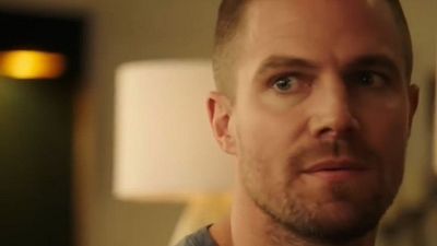 image de la news Arrowverse : Oliver Queen devient Barry Allen dans le premier teaser du cross-over Elseworlds