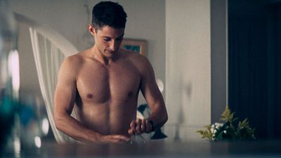 image de la news Pierre Niney : son entrainement exigeant pour jouer un pompier dans Sauver ou périr