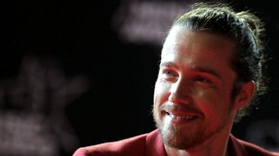 image de la news Monsieur : saviez-vous que Julien Doré avait signé la musique du documentaire sur Jean d'Ormesson ?