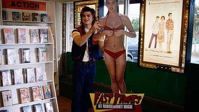 image de la news Stranger Things : les 50 références de la saison 3, de Terminator à Retour vers le futur