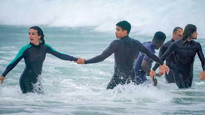 image de la news La Dernière Vague sur France 2 : ce qui vous attend dans les épisodes 5 et 6