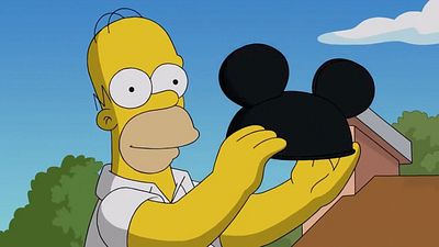 image de la news Disney+ : les Simpson en personnages Disney dans le nouveau teaser