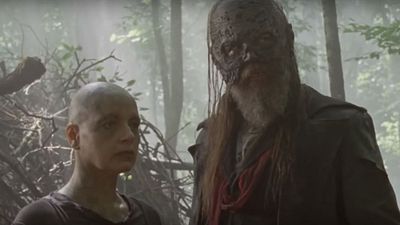 image de la news The Walking Dead saison 10 : Daryl et Carol chassent du Chuchoteur dans le teaser de l'épisode 6