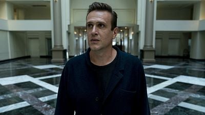image de la news Dispatches From Elsewhere (Amazon) : que vaut la fascinante et touchante série de Jason Segel (How I Met Your Mother) ?