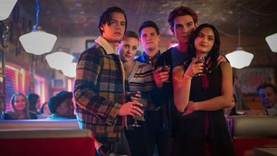 image de la news Riverdale : KJ Apa et Camila Mendes dévoilent leur secret pour s'embrasser en temps de COVID sur le tournage