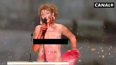 image de la news César 2021 : Corinne Masiero nue sur scène pour dénoncer la situation de la Culture