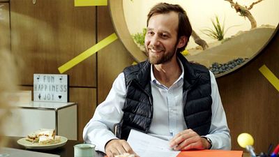 image de la news Un Entretien sur Canal+ :  "Benjamin Lavernhe a un vrai sens de la comédie" selon son créateur