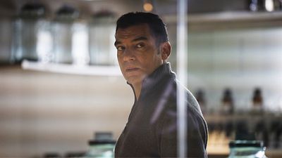 image de la news Un Si Grand Soleil : Enric va-t-il avouer son infidélité à Mo ? [SPOILERS]