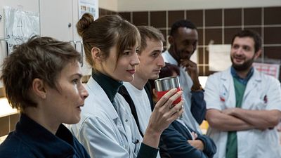 image de la news Hippocrate, l'oreille internes sur myCANAL : immersion passionnante dans le quotidien d’étudiants en médecine