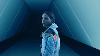 image de la news Bande-annonce Moonfall : Halle Berry, star du nouveau film catastrophe de Roland Emmerich