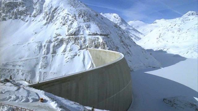 image de la news C'est l'un des meilleurs thrillers de science-fiction des années 70... 46 ans après, il va devenir une série Netflix au casting 5 étoiles grâce au créateur de The Crown