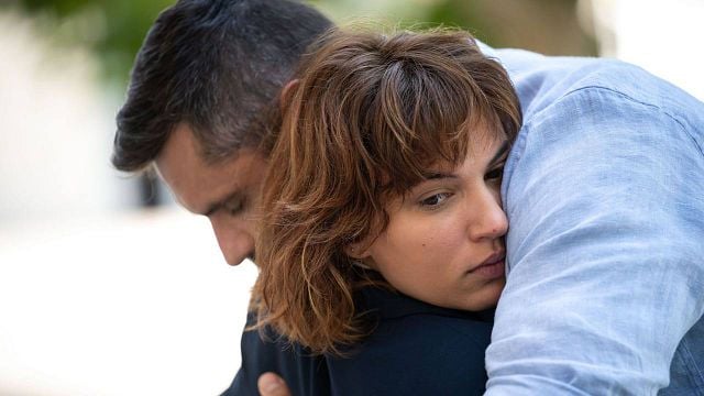 image de la news A priori sur France 3 : la série policière avec Lucia Passaniti et Florent Manaudou aura-t-elle une saison 3 ?