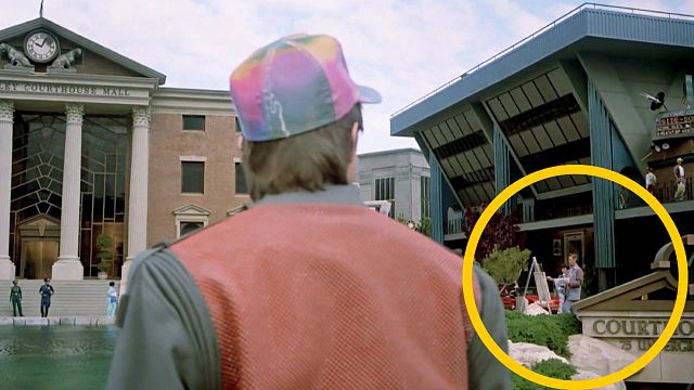 image de la news Retour vers le futur 2 : cet homme a une bonne raison d'être là, mais aucun spectateur ne peut la connaître !