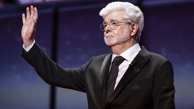 image de la news "C'était un artiste hors pair" : George Lucas et Steven Spielberg rendent hommage au légendaire créateur d'affiches Drew Struzan, à qui ils doivent beaucoup