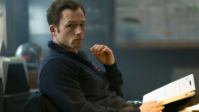 image de la news À ne pas rater Smoke avec Taron Egerton : ce n'est qu'une série policière classique au début... et puis plus du tout !