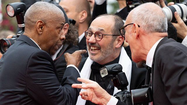 image de la news Denzel Washington face à un photographe : pourquoi la star a-t-elle perdu ses nerfs sur le tapis rouge de Cannes 2025 ?