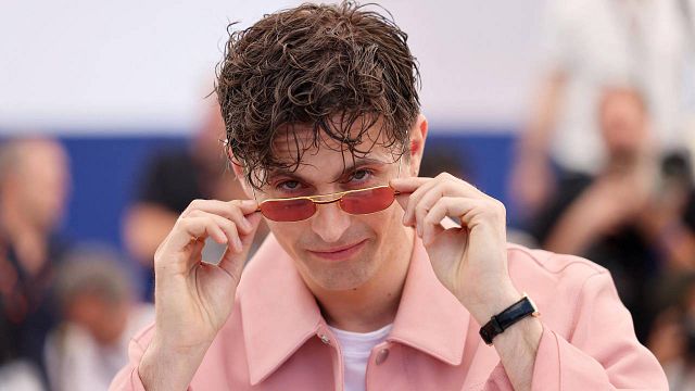 image de la news "J’aimerais l'adapter un jour au cinéma" : le premier roman de Raphael Quenard pourrait devenir un film !