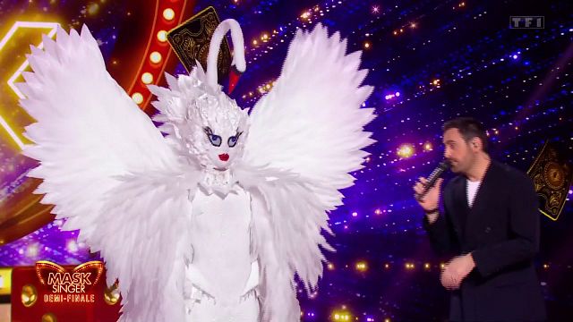 image de la news Mask Singer 2025 : le Cygne démasqué, qui se cachait sous le costume ? "J'adore chanter des chansons tristes"