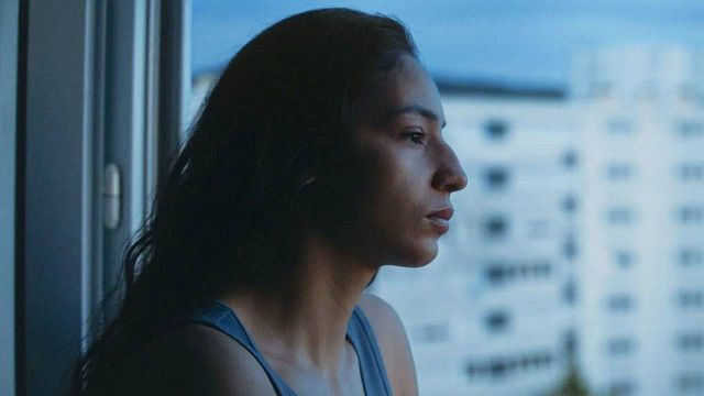 image de la news Un Prix d'interprétation à Cannes, présélectionné pour les Oscars... Voici les premières images de La Petite Dernière de Hafsia Herzi