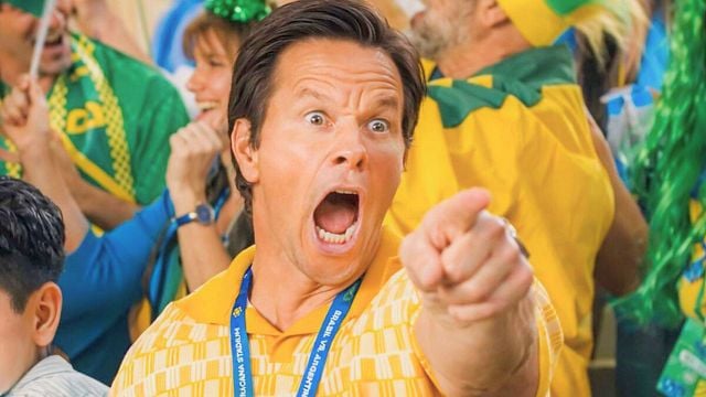 image de la news Mark Wahlberg + Dumb & Dumber : la star du cinéma d'action est à l'affiche d'une comédie réalisée par un cinéaste culte des années 90... Voici les premières images !