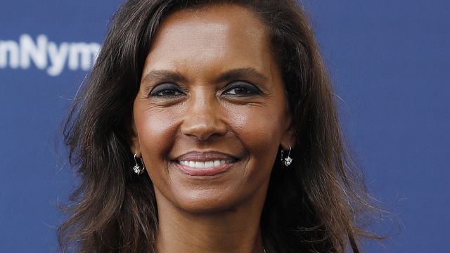 image de la news "Je vais vous donner un scoop" - la révélation étonnante de Karine Le Marchand sur un candidat de L'Amour est dans le pré 2023