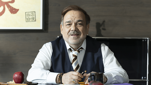 image de la news Le Daron sur TF1 : aviez-vous remarqué ce clin d'oeil à un grand classique de la science-fiction dans l'ultime scène de la saison 2 ?