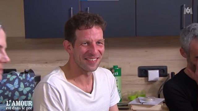 image de la news Premier baiser et plus si affinités entre Julien (L’amour est dans le pré) et... Bastien ou Thibault ? (spoiler)