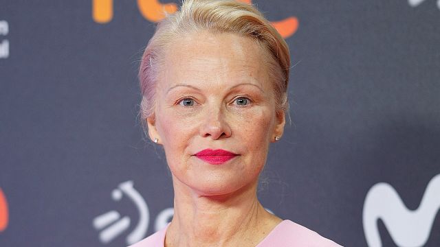 image de la news "Je ne l'ai pas aimé" : Pamela Anderson regrette son caméo dans Baywatch, l’adaptation ciné d’Alerte à Malibu avec Dwayne Johnson