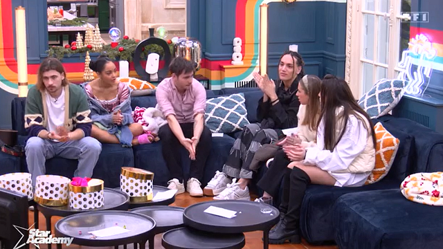 image de la news “Défaitiste”, “manque de transcendance vocale”… Cette élève a raté son évaluation, les profs ne lui font pas de cadeau (Star Academy) !