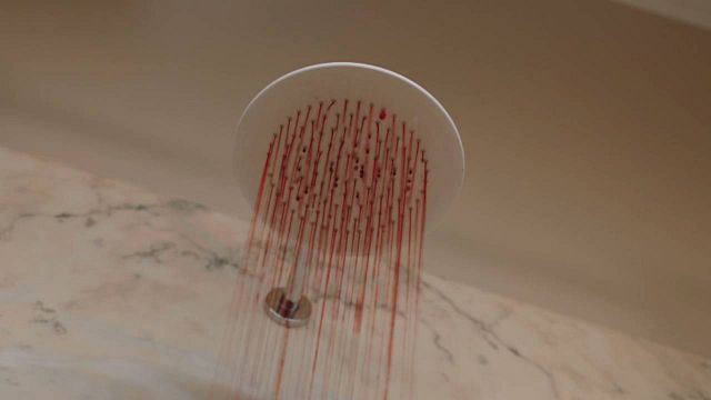 image de la news Nouveau Jour : à qui appartient le sang retrouvé dans la douche de Louise ? On vous dit tout !
