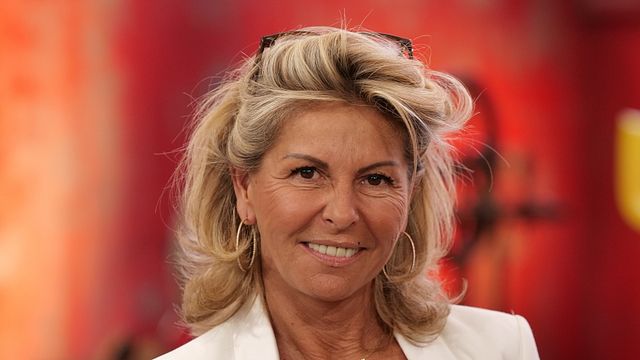 image de la news Très proche de Sophie Davant, Caroline Margeridon va-t-elle rester dans Affaire Conclue après le départ de l’animatrice ?