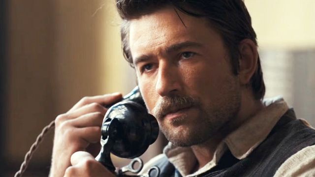 image de la news "Ce personnage est devenu très important pour moi" : quels objets la star de 1923 a-t-il gardés avec lui après le tournage de la série ?