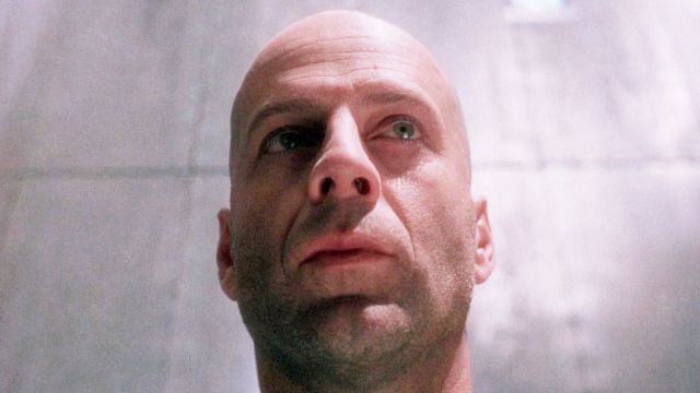 image de la news "Je n'étais pas un grand fan de Bruce Willis" : pourquoi le réalisateur de L'Armée des 12 singes était-il réticent à l'idée de tourner avec la star d'action ?