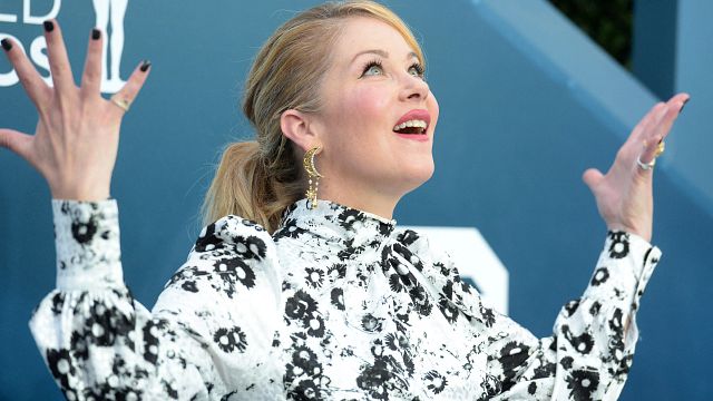 image de la news Christina Applegate : 5 choses à savoir sur la star de Dead to Me