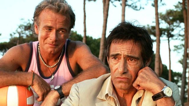 image de la news Camping : pourquoi cette comédie avec Gérard Lanvin et Franck Dubosc est-elle dédiée à ce grand acteur aux 2 César ?