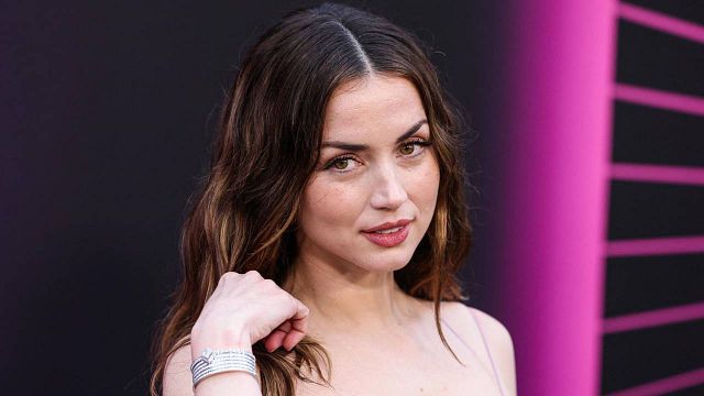 image de la news "Tout simplement brillant" : noté 4,1 sur 5, c'est le meilleur film d'Ana de Armas... et Daniel Craig joue dedans