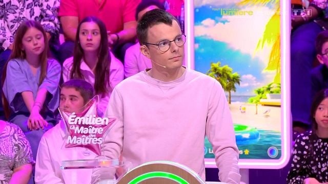 image de la news Les 12 Coups de midi : Emilien s'aide-t-il d'Internet pour trouver les étoiles mystérieuses ?