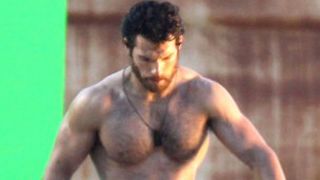 image de la news "Man of Steel" : Henry Cavill torse nu sur le tournage ! [PHOTOS]