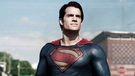 image de la news "Man of Steel" : Superman est un homme sandwich et Krypton s'appelle en réalité Pandora... [VIDEO]