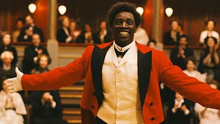 Chocolat : Omar Sy fait le clown sur la 1ère photo du biopic de Roschdy Zem