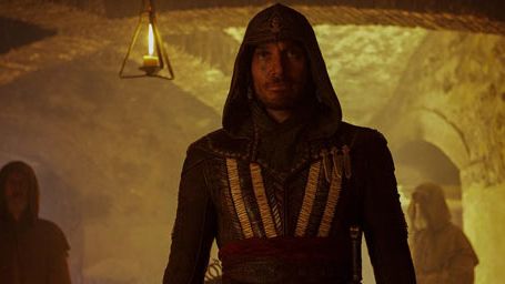 image de la news Assassin's Creed : Michael Fassbender fait tomber la tunique sur les photos