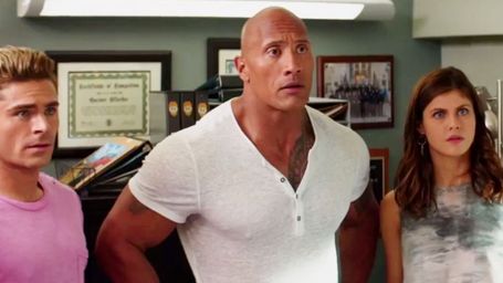 image de la news Baywatch : Dwayne Johnson face à l'actrice de Quantico dans la nouvelle bande-annonce