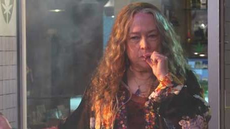 image de la news Disjointed : Kathy Bates se lance dans le trafic de cannabis pour Netflix