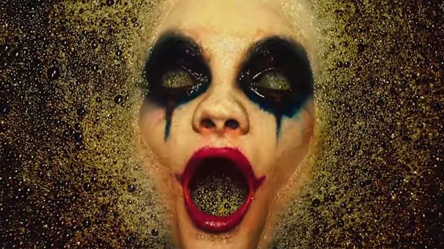 image de la news American Horror Story : bain de bulles et murs vivants dans les teasers de la saison 7