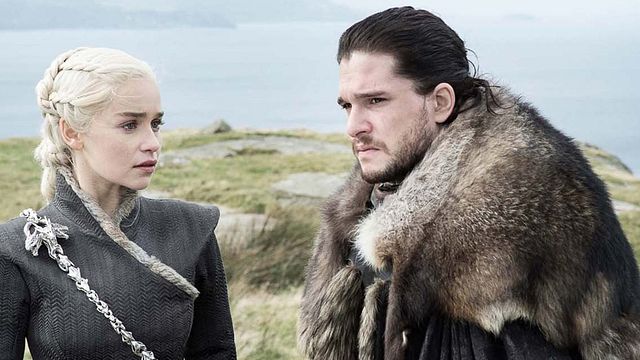 image de la news Game of Thrones : Emilia Clarke et Kit Harington réagissent à l'une des scènes chocs du final de la saison 7 [SPOILERS]
