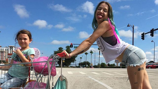 image de la news The Florida Project : "Pas facile de faire un film autour de gens disposant de peu de moyens" selon le réalisateur Sean Baker