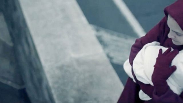 image de la news The Handmaid's Tale : les scènes choc de la saison 1 [SPOILERS]